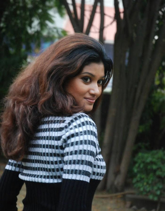 marina heroine oviya marina heroine oviya spicy hot images